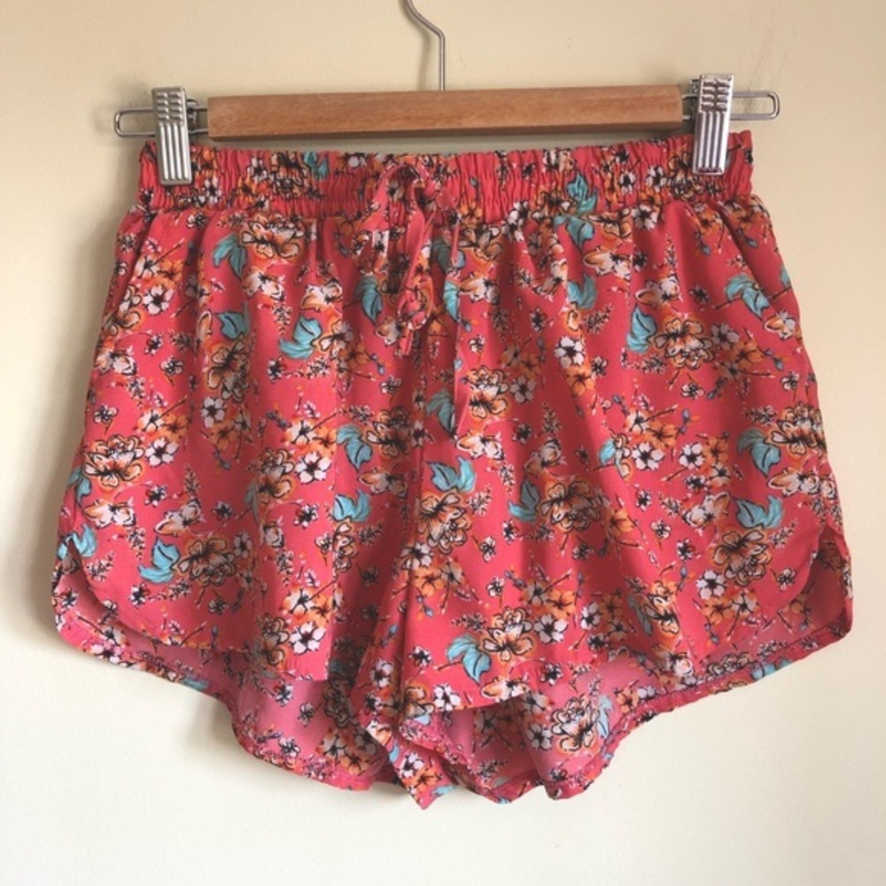 3/$30💚UK2LA pink floral shorty shorts bottoms size small womens